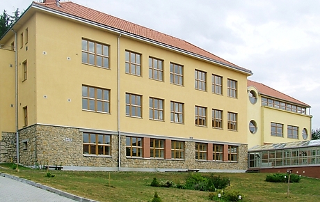 Základní škola, Bobrová